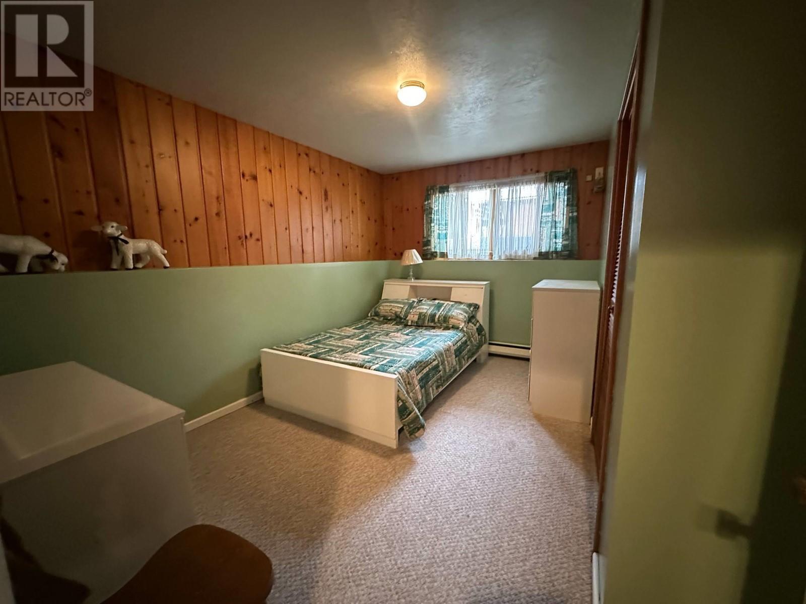 7047 Harrop-Procter Road, Harrop, BC - Indoor Photo Showing Bedroom