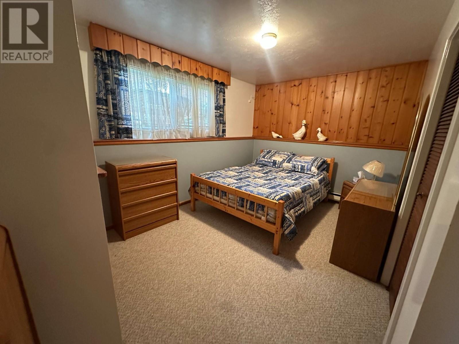 7047 Harrop-Procter Road, Harrop, BC - Indoor Photo Showing Bedroom