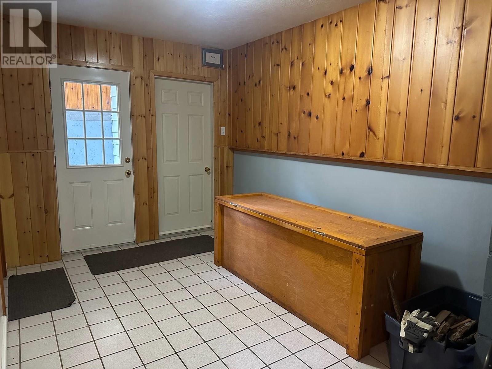 7047 Harrop-Procter Road, Harrop, BC - Indoor Photo Showing Other Room