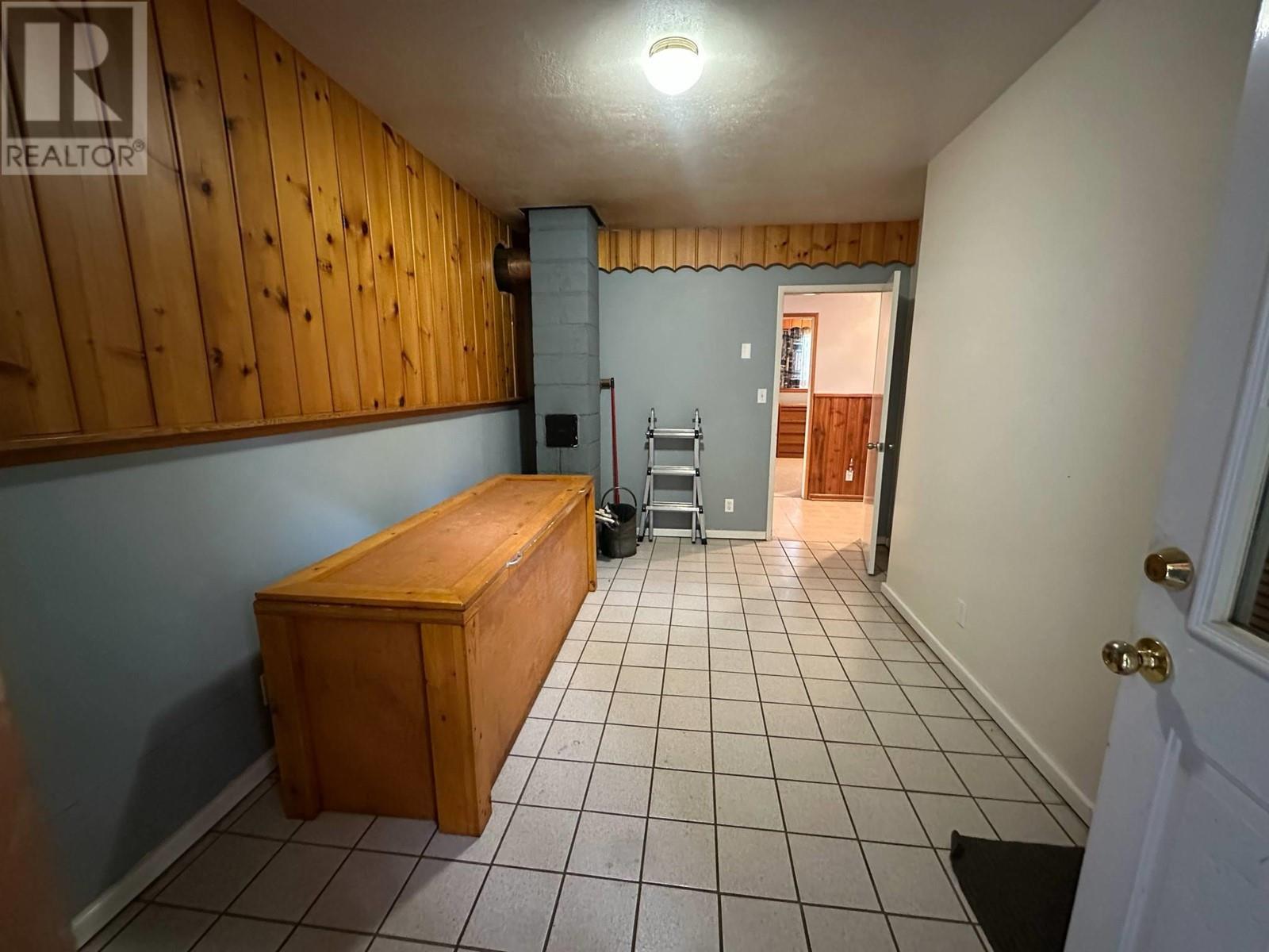 7047 Harrop-Procter Road, Harrop, BC - Indoor Photo Showing Other Room