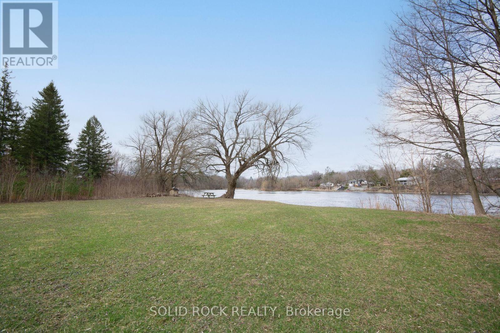 724 River Road, Ottawa, ON