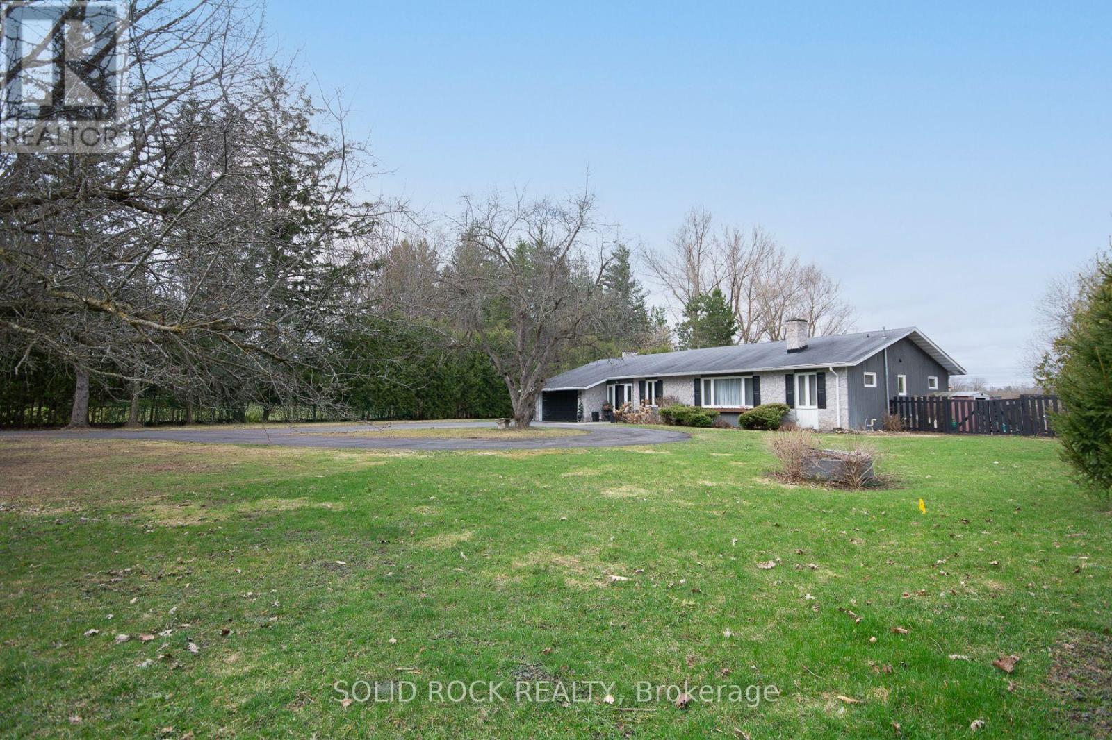 724 River Road, Ottawa, ON