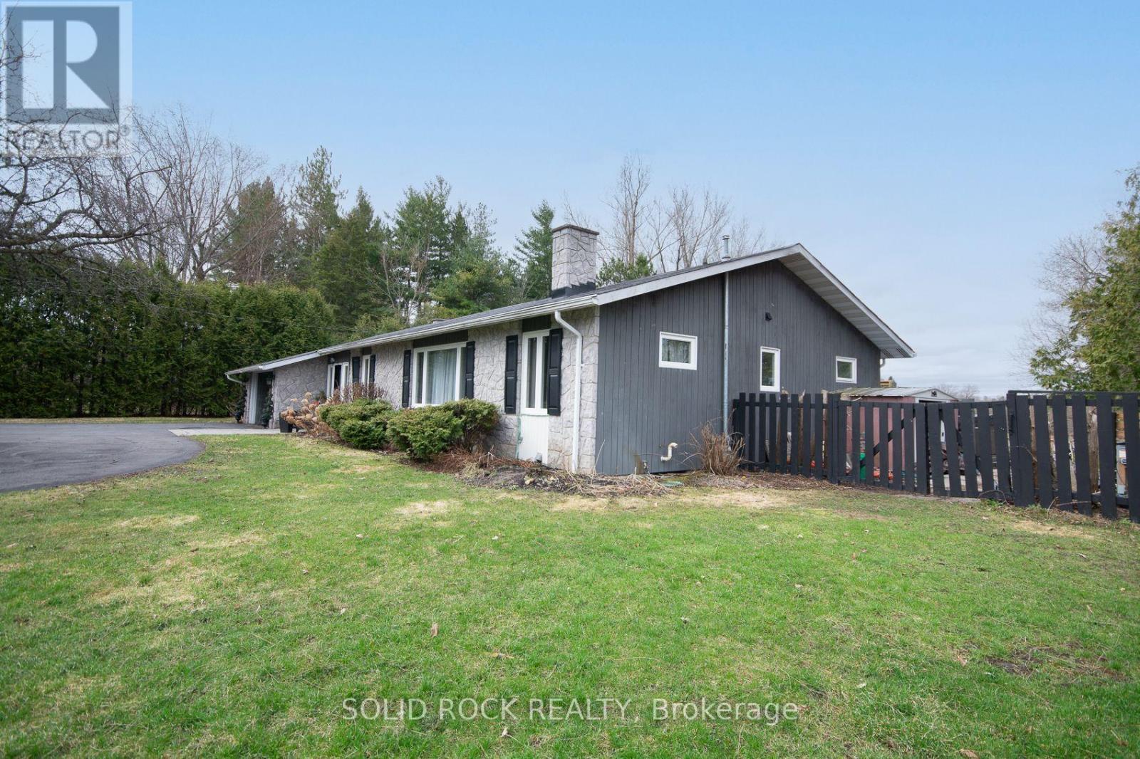 724 River Road, Ottawa, ON