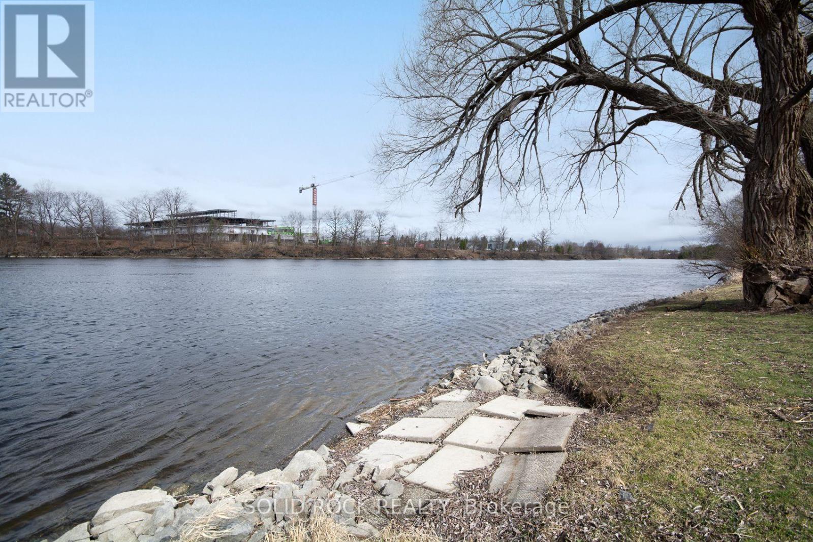 724 River Road, Ottawa, ON