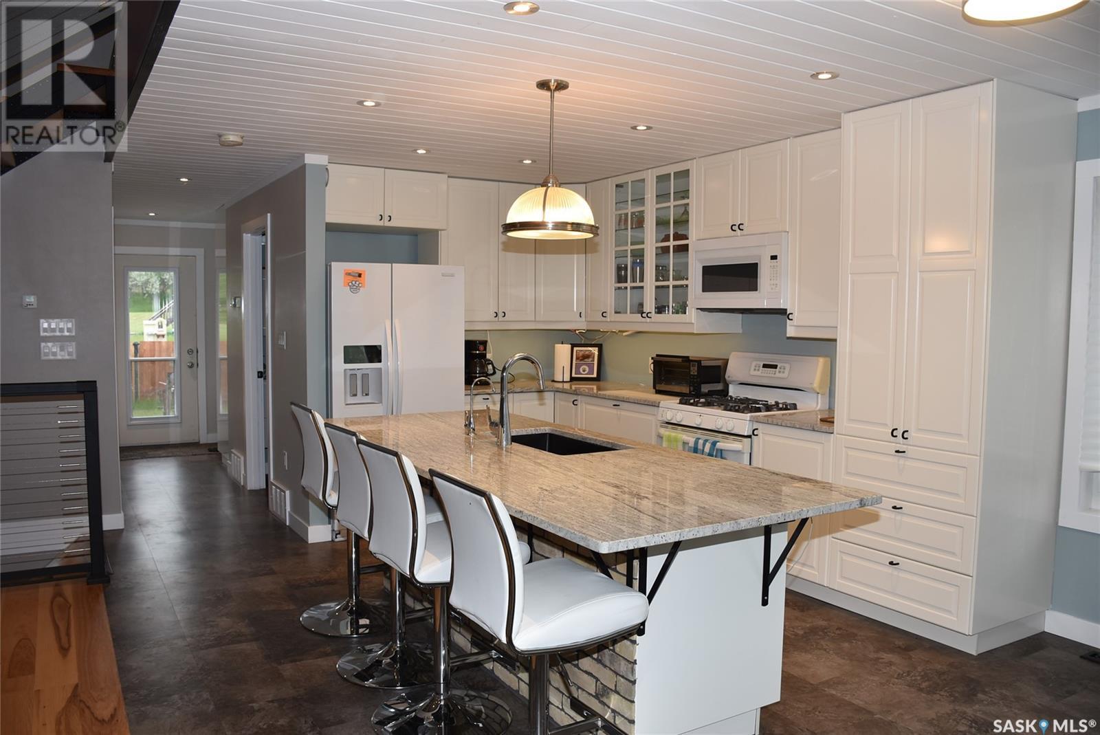 10 Mission Bay, Lebret, SK - Indoor