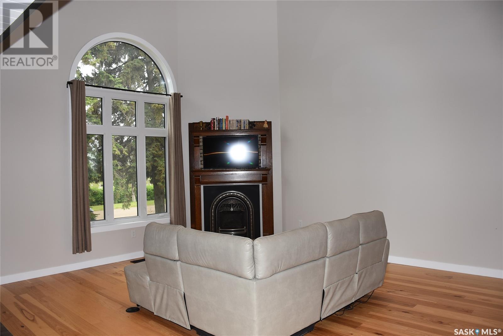 10 Mission Bay, Lebret, SK - Indoor