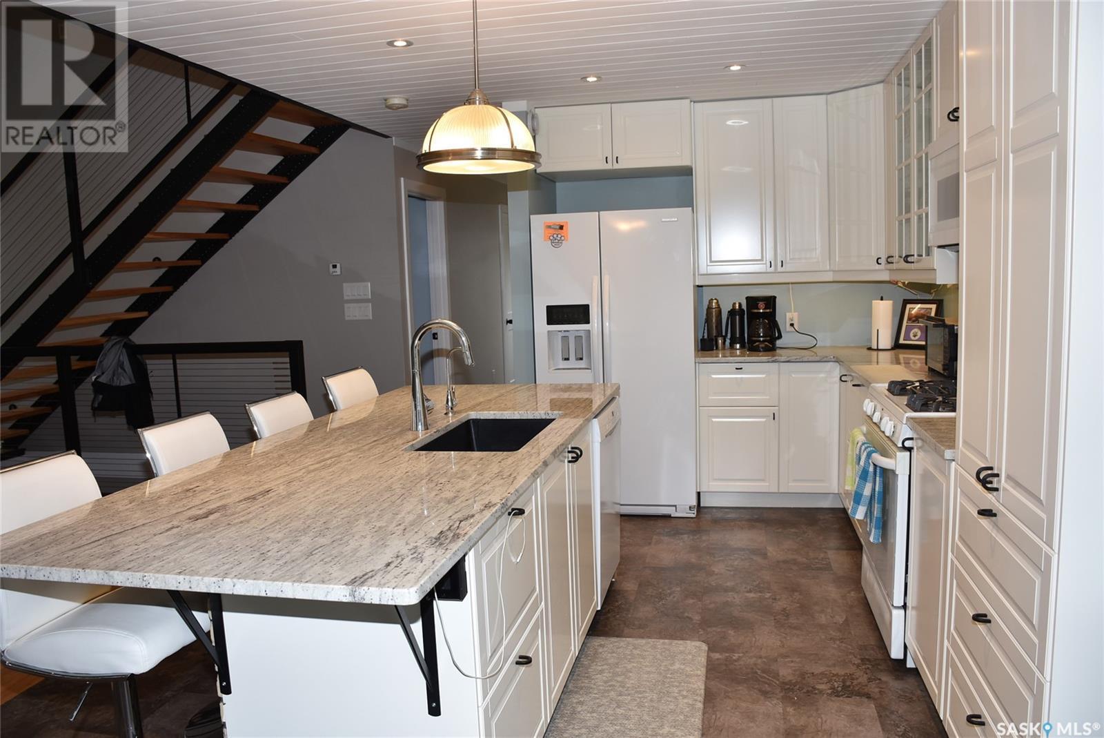 10 Mission Bay, Lebret, SK - Indoor Photo Showing Kitchen With Upgraded Kitchen