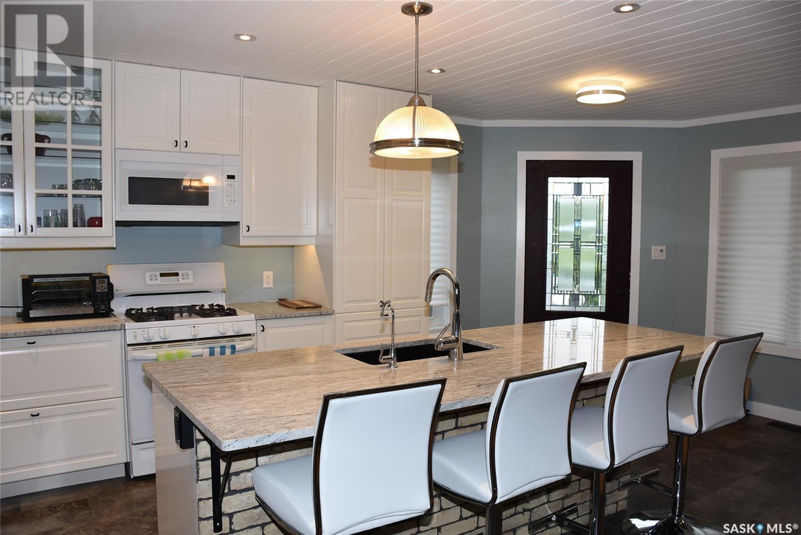 10 Mission Bay, Lebret, SK - Indoor