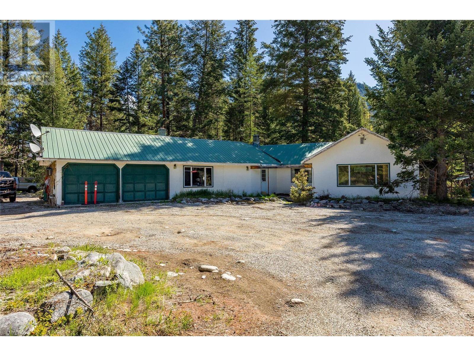6580 33 Highway, Beaverdell, BC - Outdoor