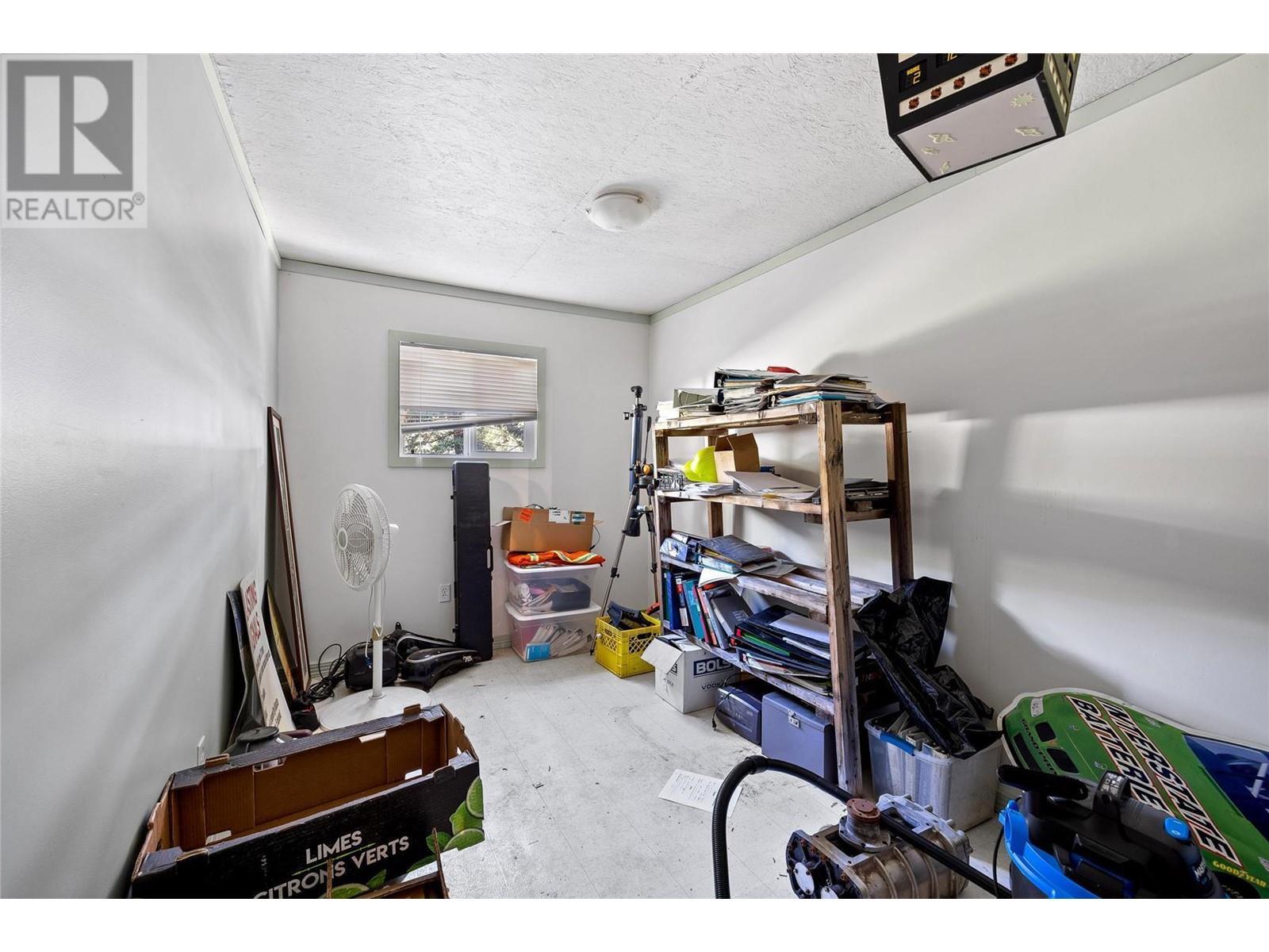 6580 33 Highway, Beaverdell, BC - Indoor