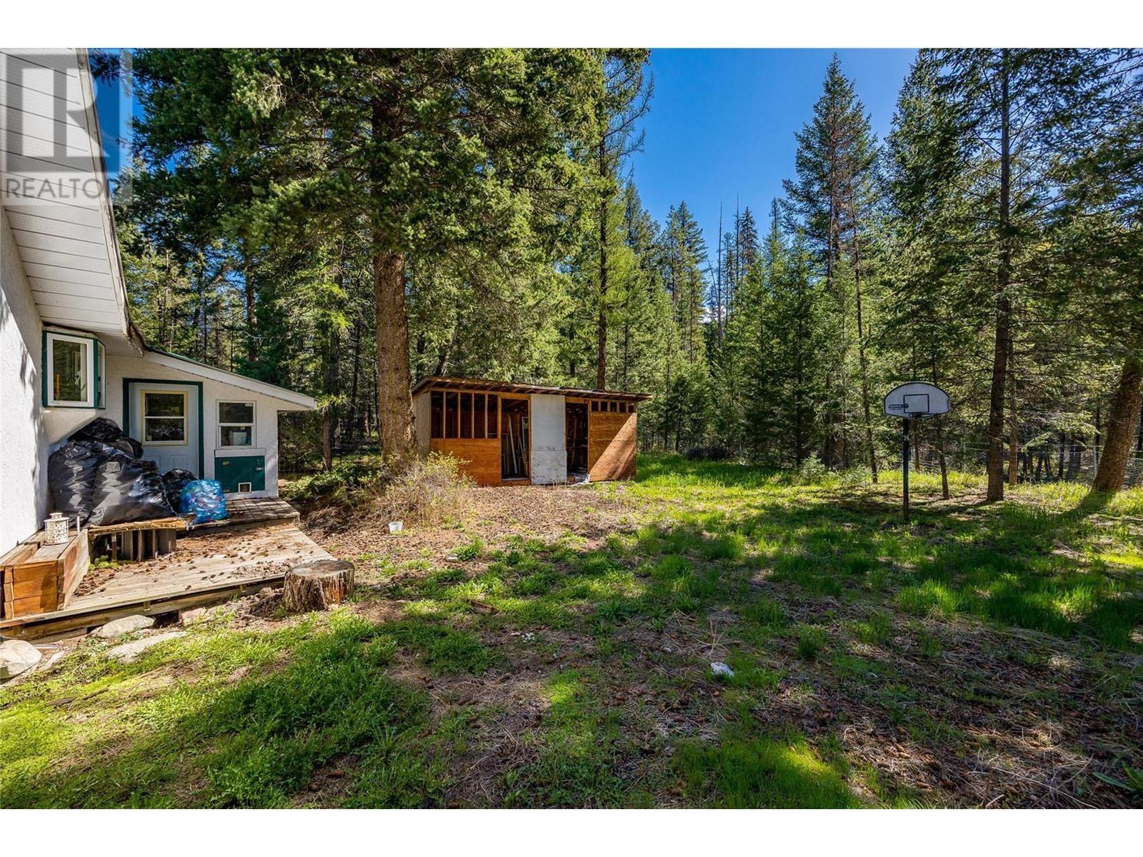 6580 33 Highway, Beaverdell, BC - Outdoor