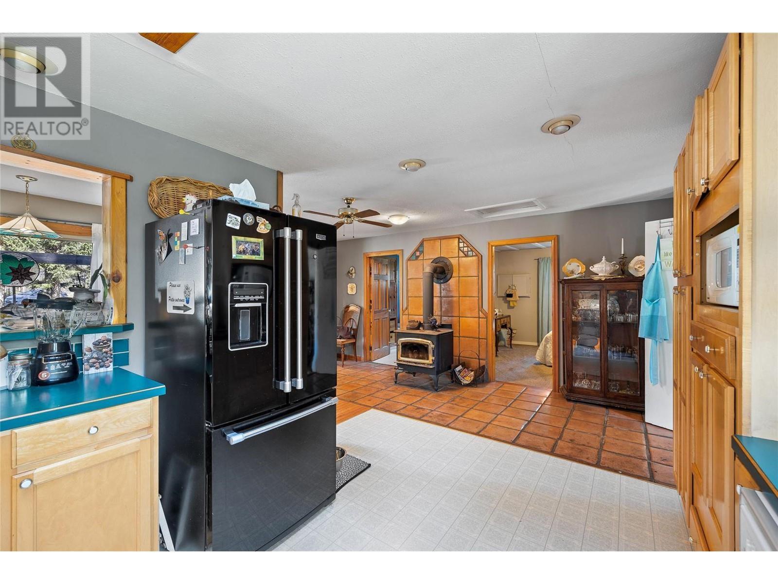 6580 33 Highway, Beaverdell, BC - Indoor Photo Showing Other Room