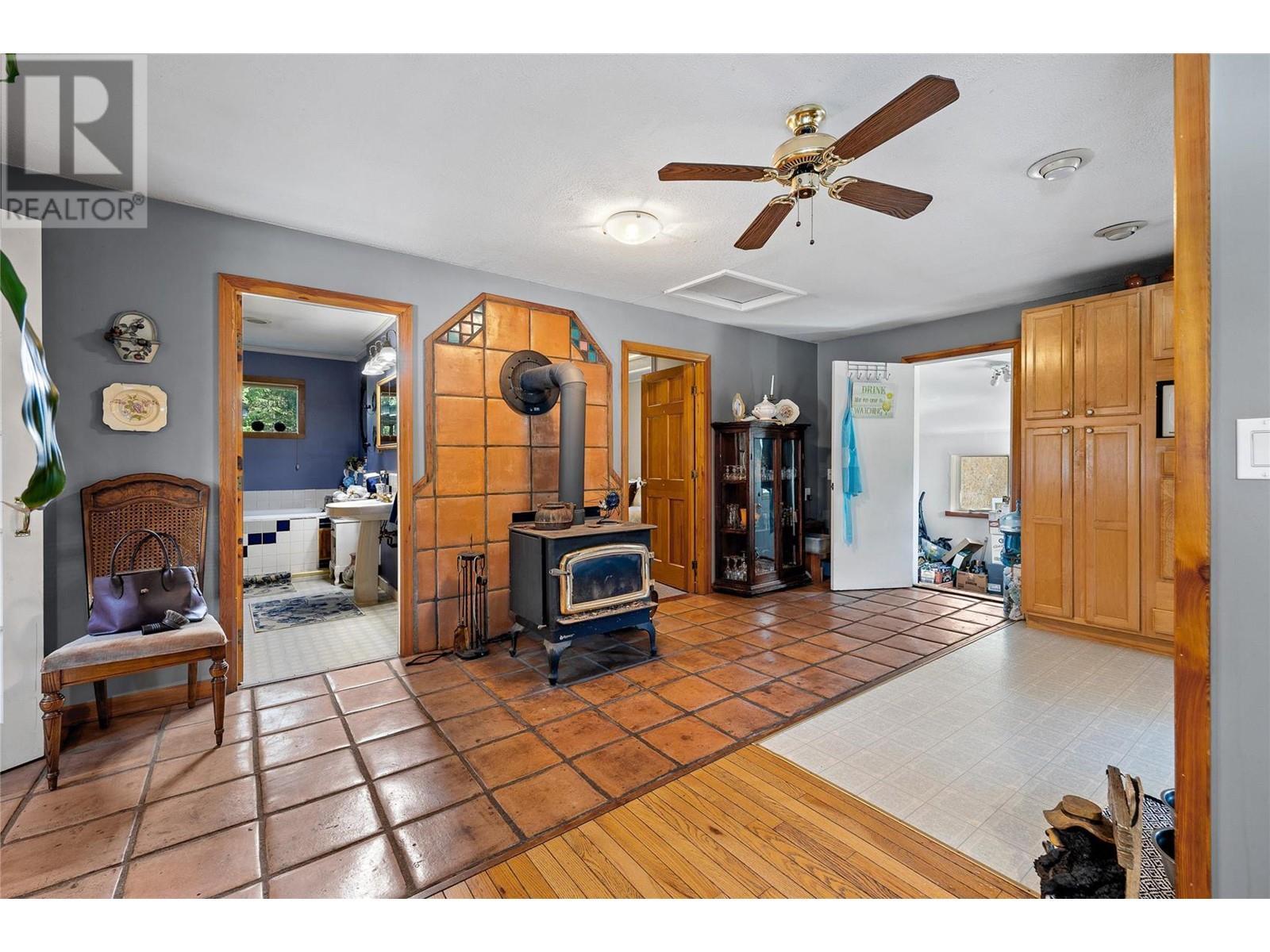 6580 33 Highway, Beaverdell, BC - Indoor With Fireplace