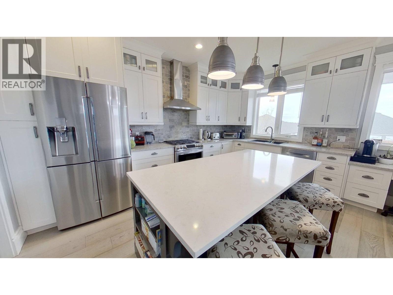 10604 108 Street, Fort St. John, BC - Indoor Photo Showing Kitchen
