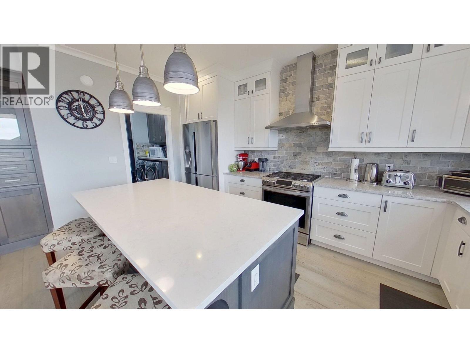 10604 108 Street, Fort St. John, BC - Indoor Photo Showing Kitchen