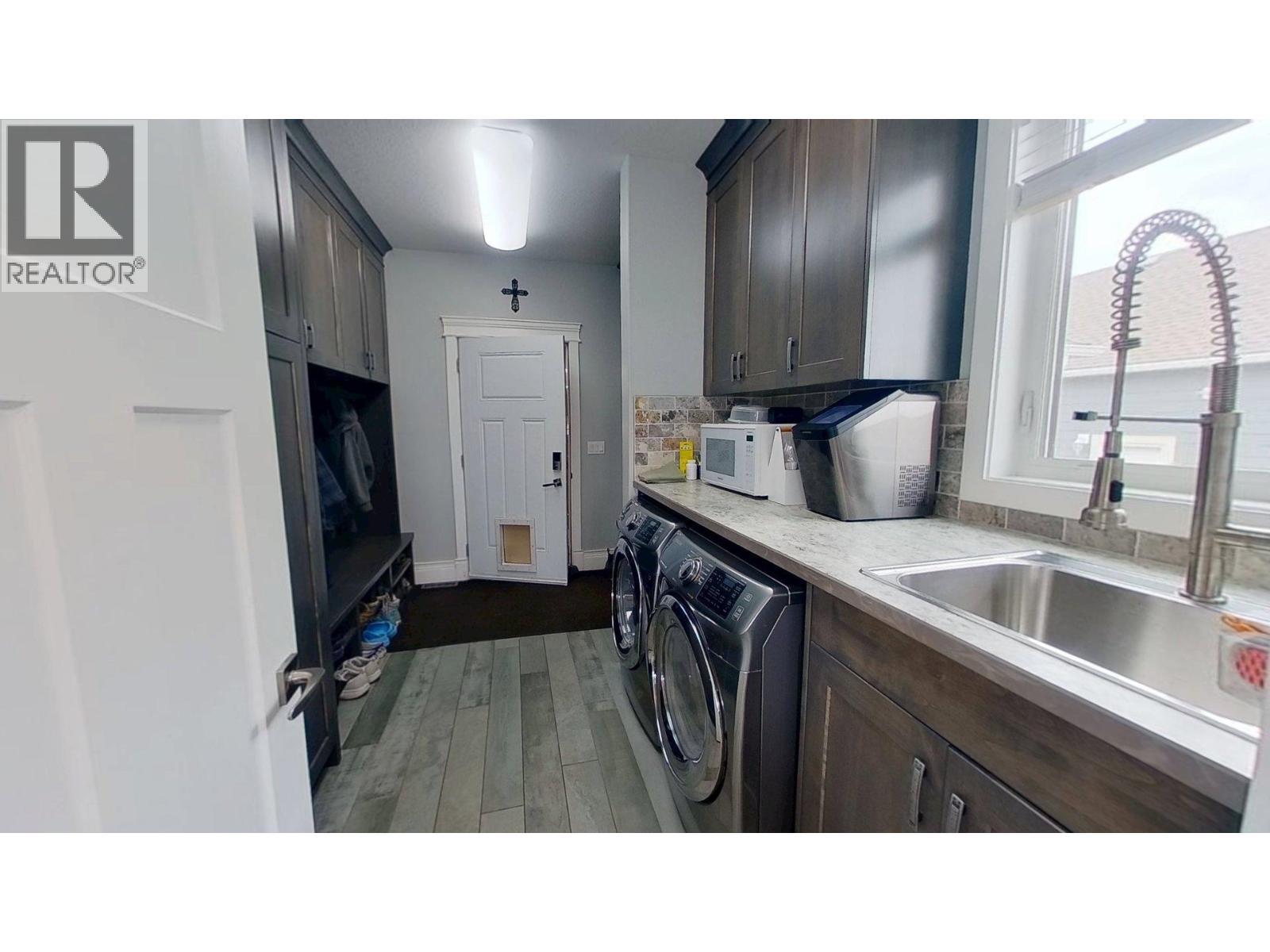 10604 108 Street, Fort St. John, BC - Indoor Photo Showing Laundry Room