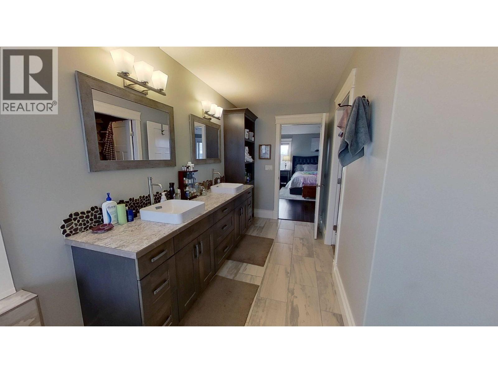 10604 108 Street, Fort St. John, BC - Indoor Photo Showing Bathroom