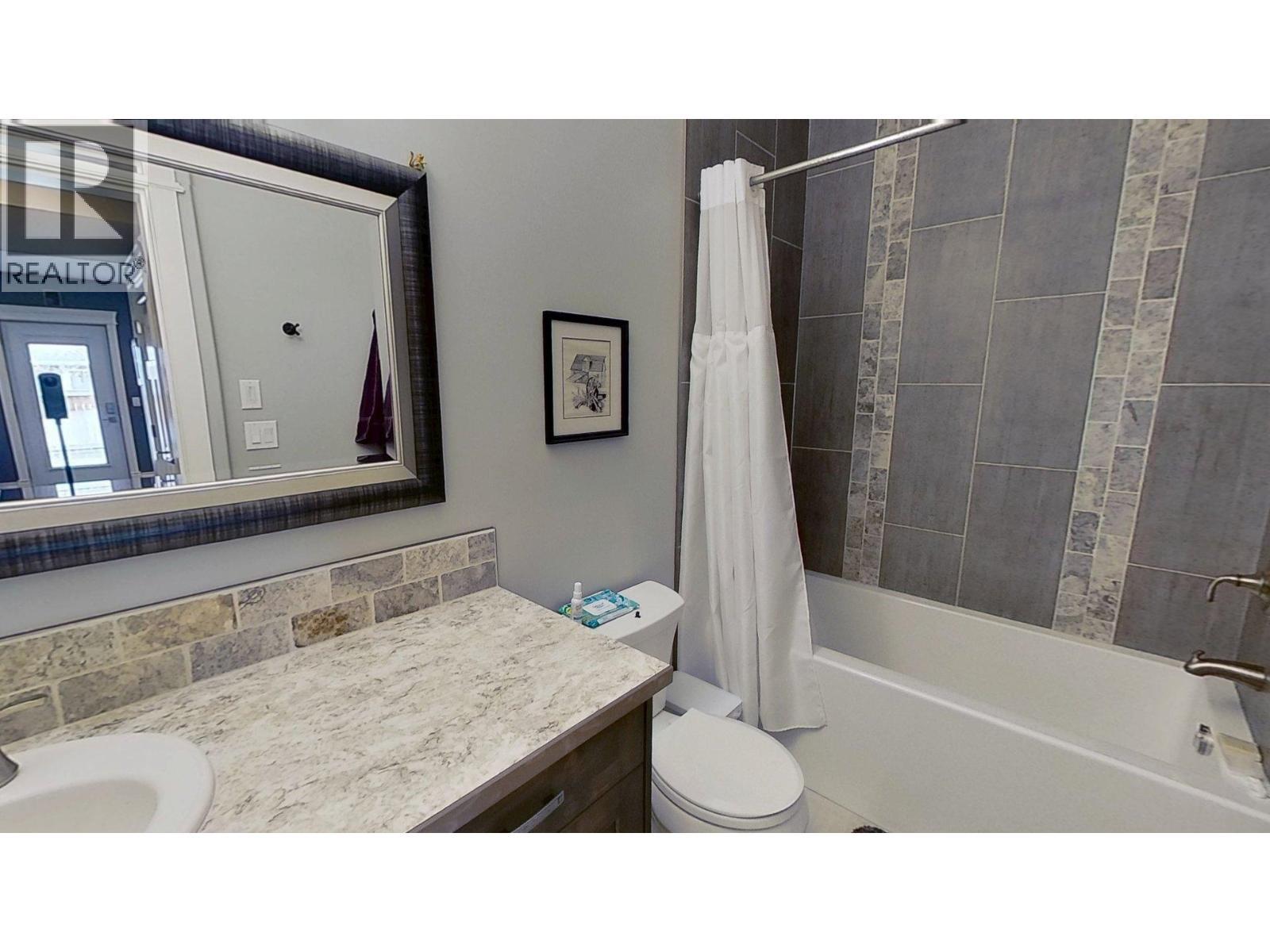 10604 108 Street, Fort St. John, BC - Indoor Photo Showing Bathroom