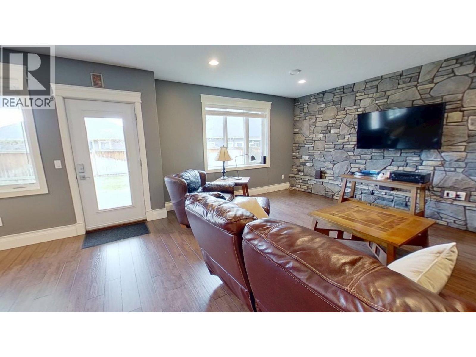 10604 108 Street, Fort St. John, BC - Indoor Photo Showing Living Room