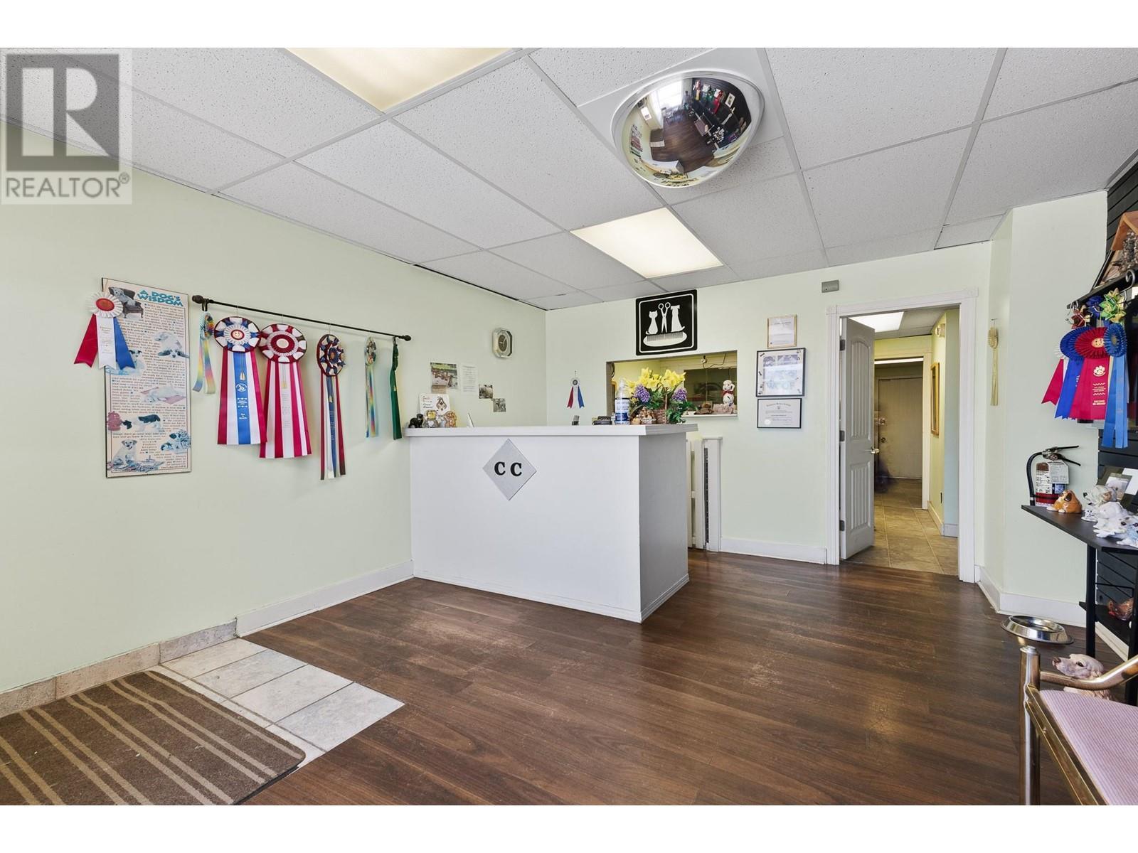 Christianes Pet Grooming reception - 2472 Main Street, West Kelowna, BC