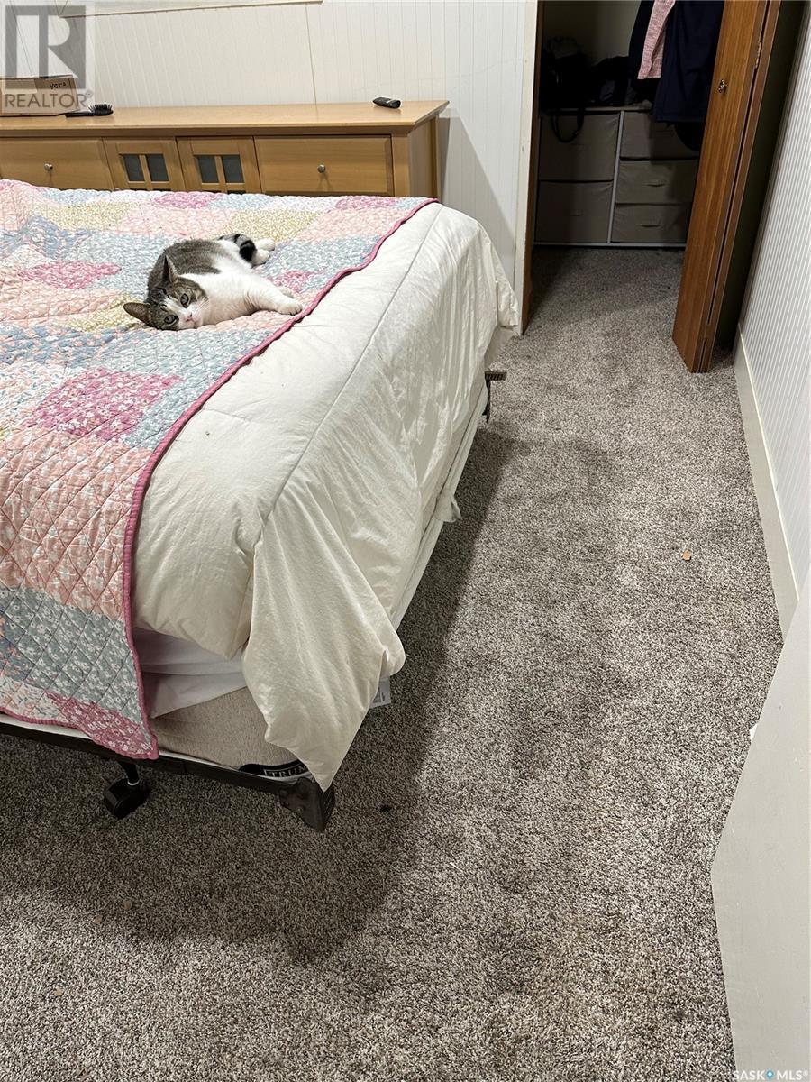 301 Belfast Street, North Portal, SK - Indoor Photo Showing Bedroom