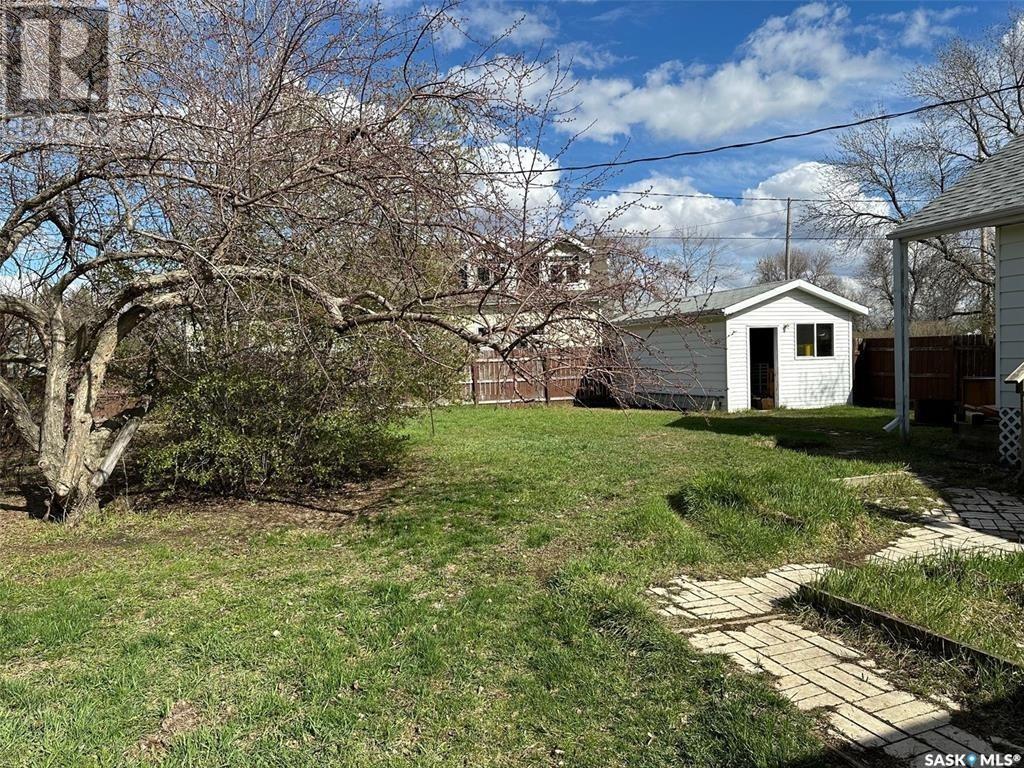 301 Belfast Street, North Portal, SK - Outdoor