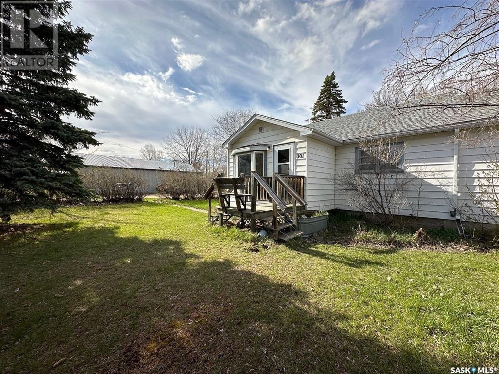 301 Belfast Street, North Portal, SK - Outdoor