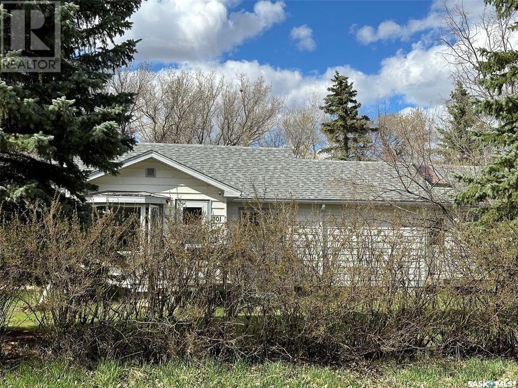 301 Belfast Street, North Portal, SK - Outdoor