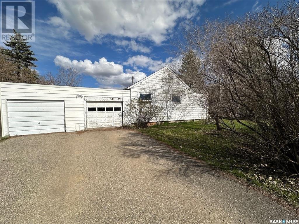 301 Belfast Street, North Portal, SK - Outdoor