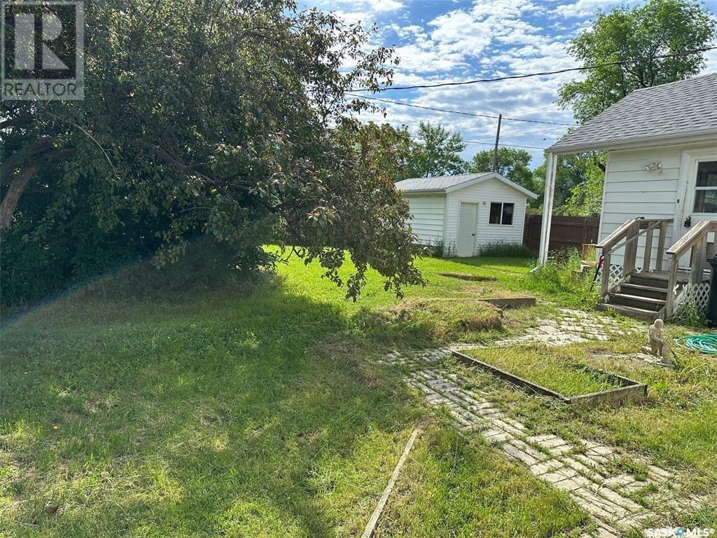 301 Belfast Street, North Portal, SK - Outdoor