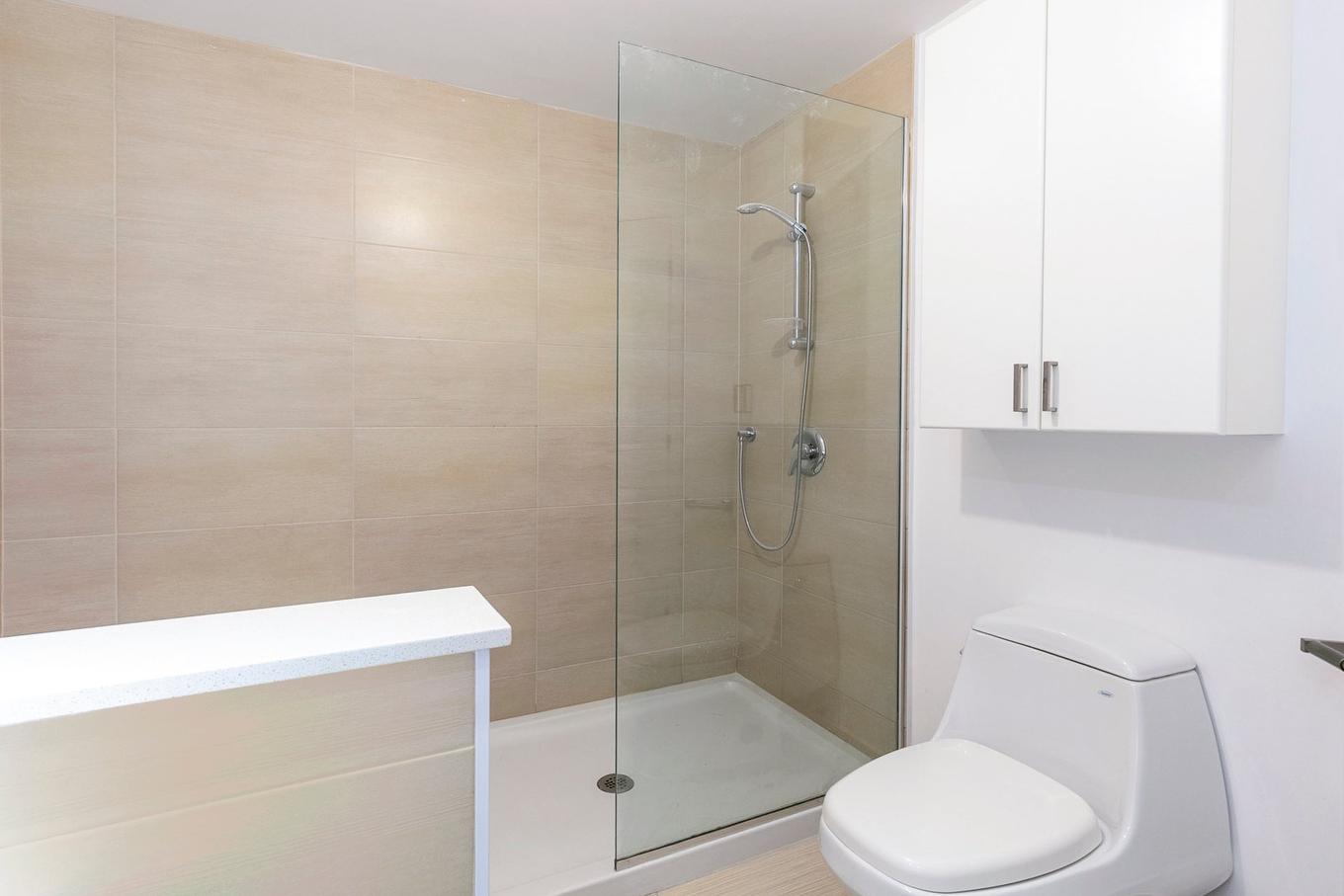 Bathroom - 520-1235 Rue Bishop, Montréal (Ville-Marie), QC - Indoor Photo Showing Bathroom