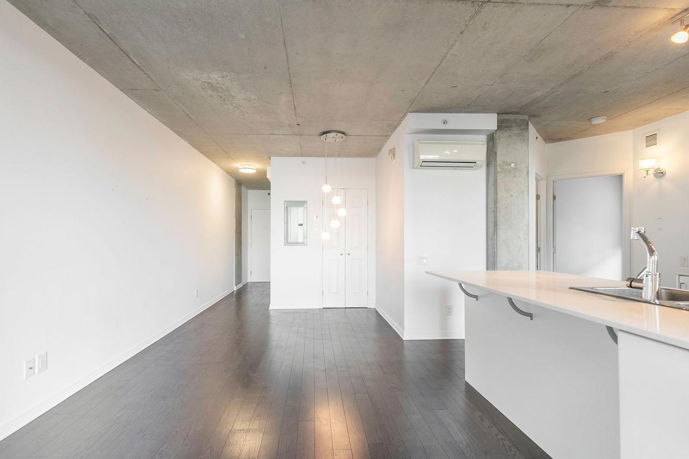 Living room - 520-1235 Rue Bishop, Montréal (Ville-Marie), QC - Indoor Photo Showing Kitchen