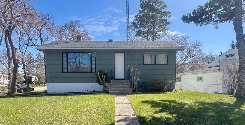 790 Cook Street, Boissevain, MB - Outdoor