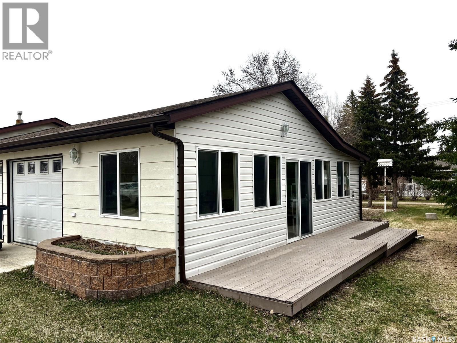 807 Elsinore Street, Whitewood, SK - Outdoor With Exterior