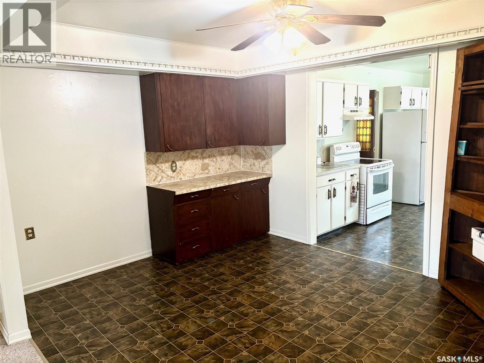 807 Elsinore Street, Whitewood, SK - Indoor Photo Showing Kitchen