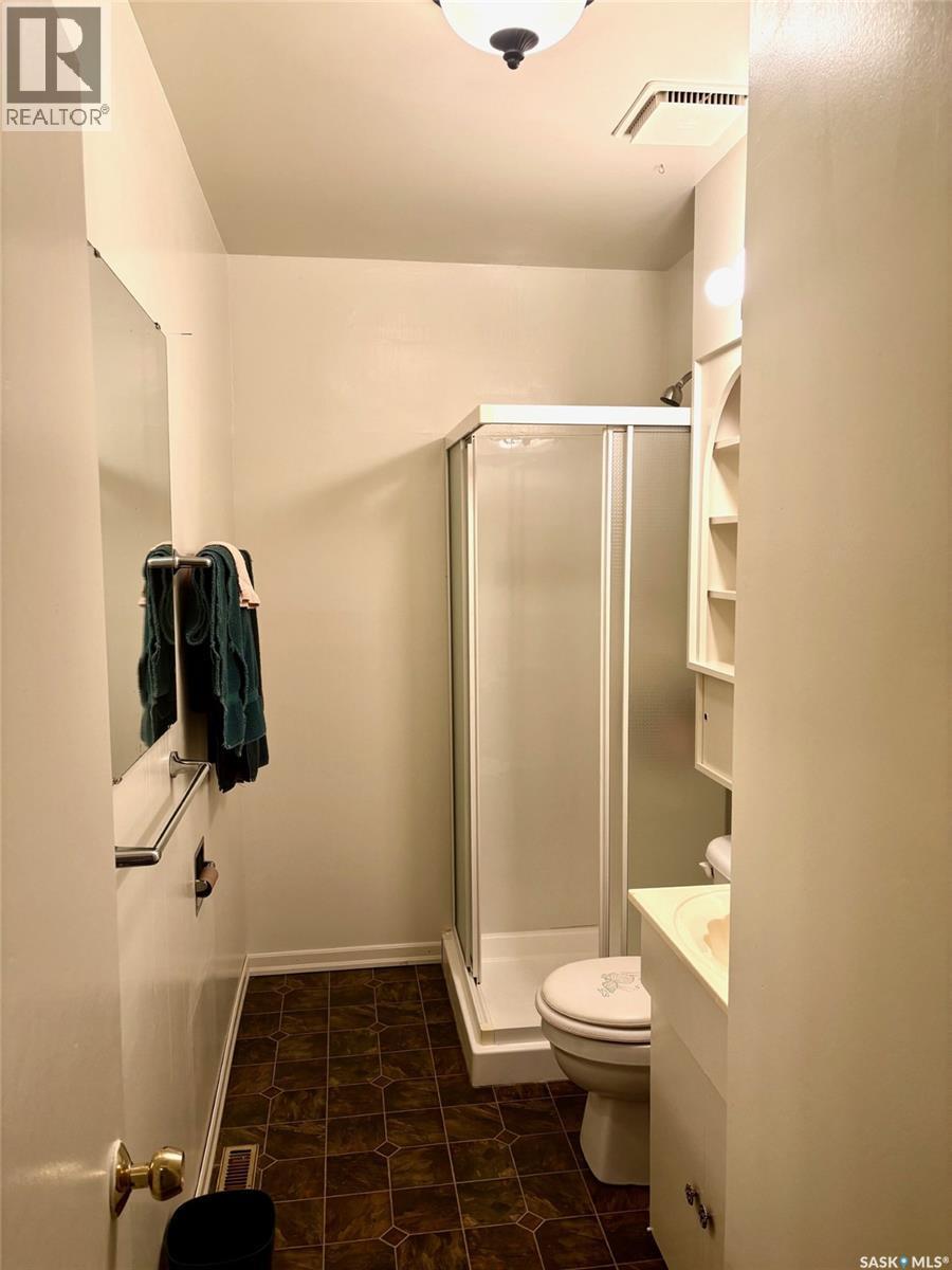 807 Elsinore Street, Whitewood, SK - Indoor Photo Showing Bathroom