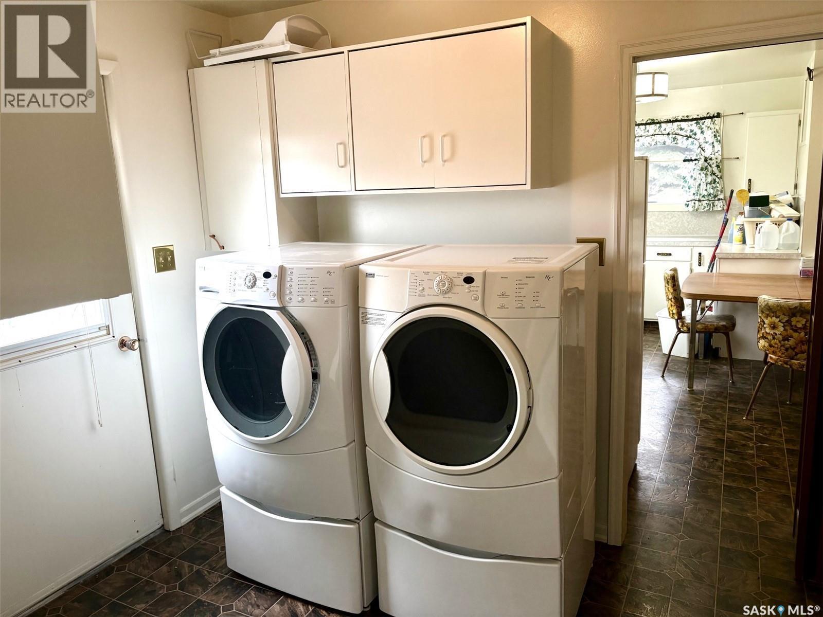 807 Elsinore Street, Whitewood, SK - Indoor Photo Showing Laundry Room