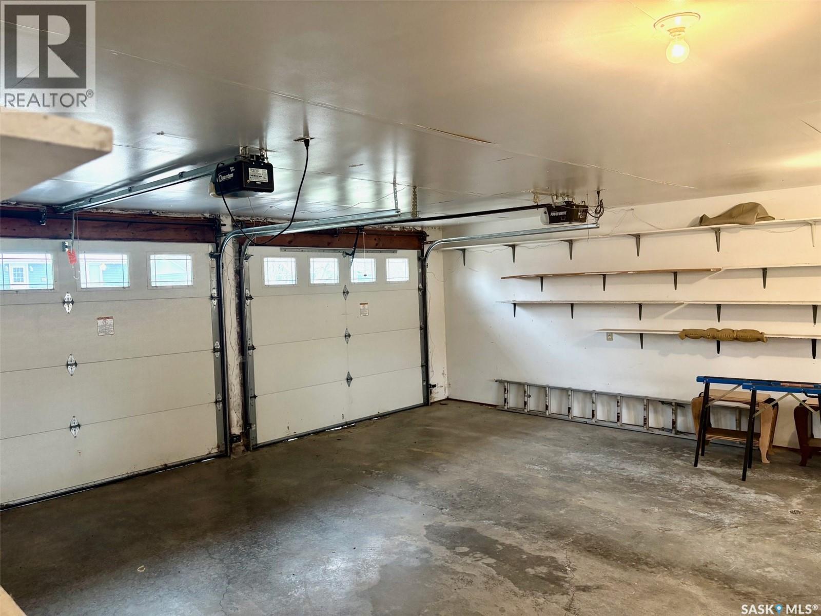 807 Elsinore Street, Whitewood, SK - Indoor Photo Showing Garage