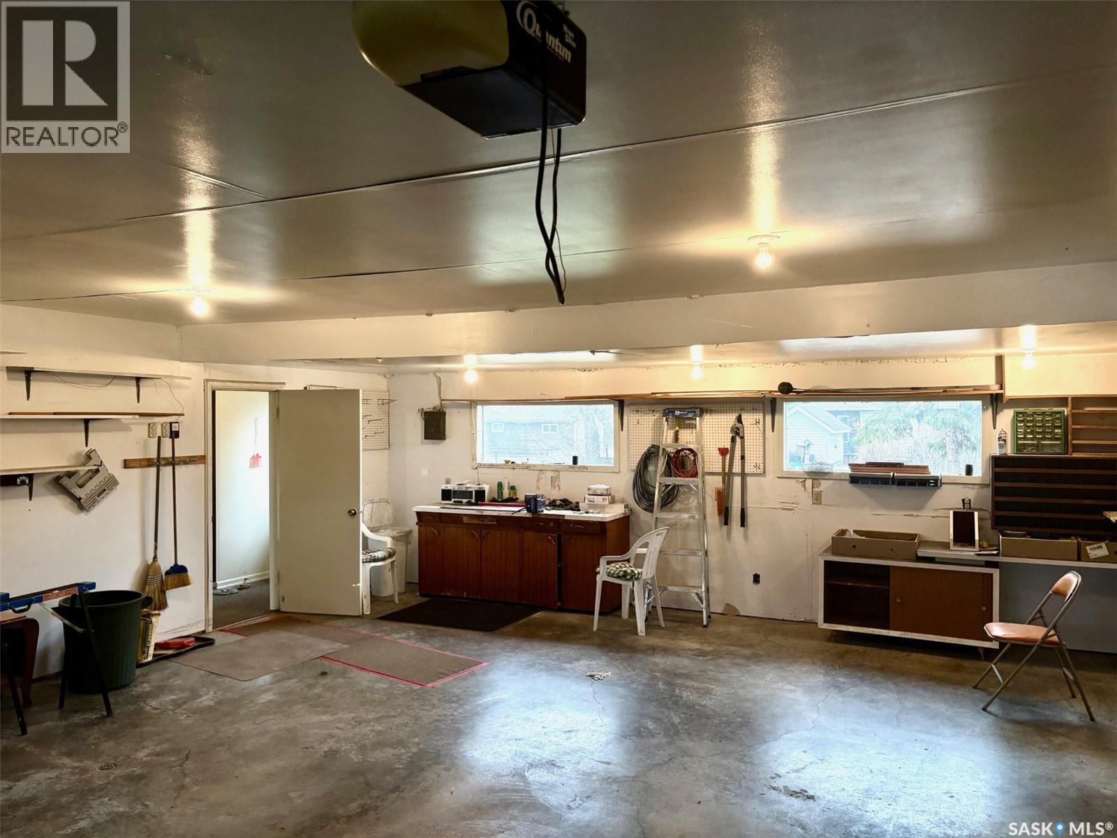 807 Elsinore Street, Whitewood, SK - Indoor Photo Showing Garage