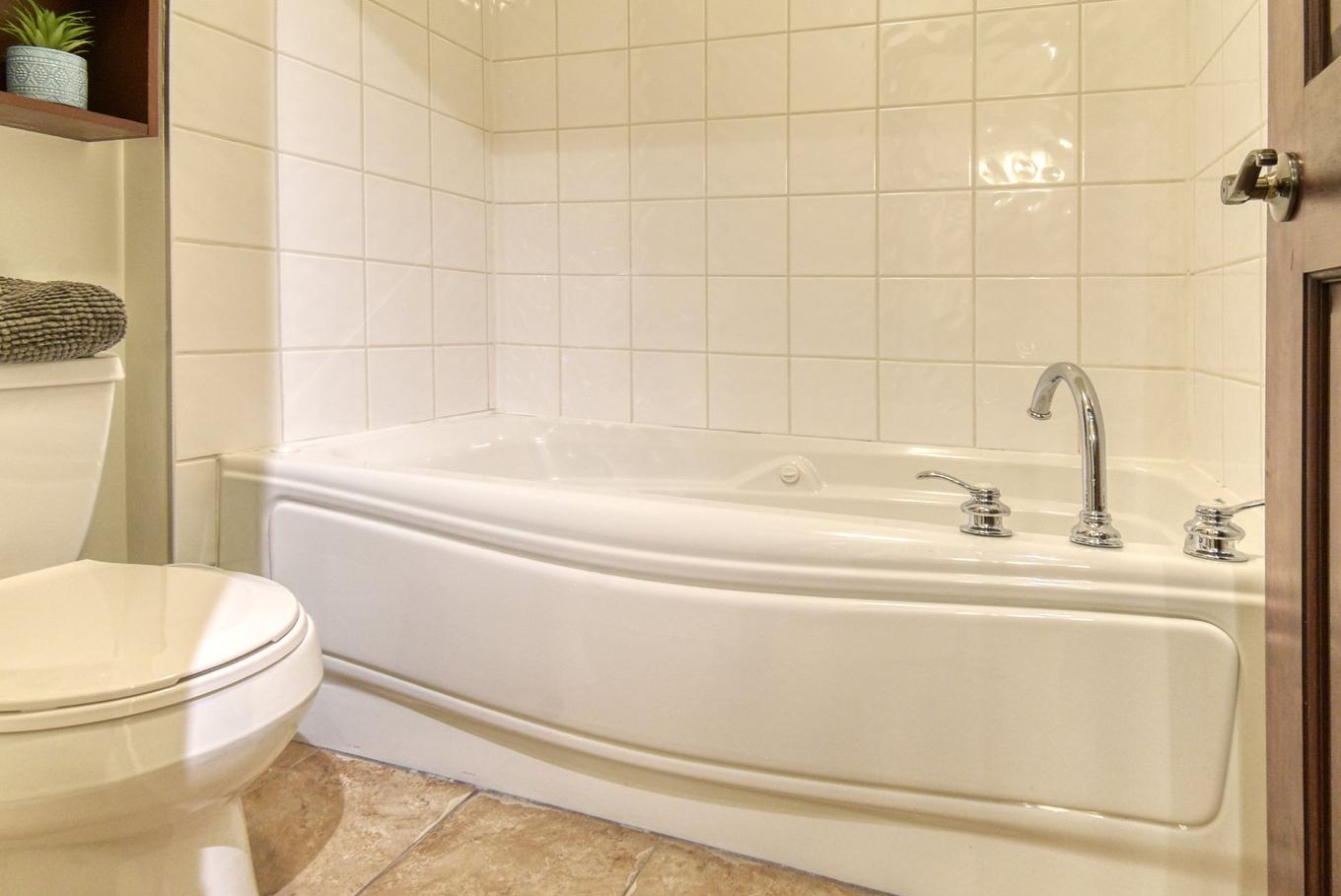 Bathroom - 1-250 Rue Du Mont-Plaisant, Mont-Tremblant, QC - Indoor Photo Showing Bathroom