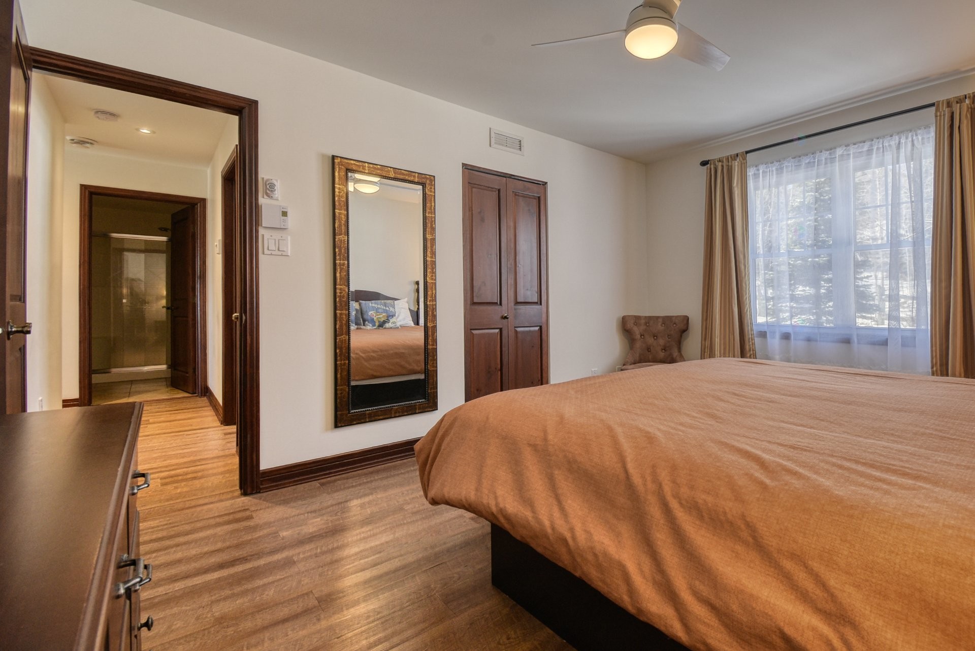 Master Bedroom - 1-250 Rue Du Mont-Plaisant, Mont-Tremblant, QC - Indoor Photo Showing Bedroom