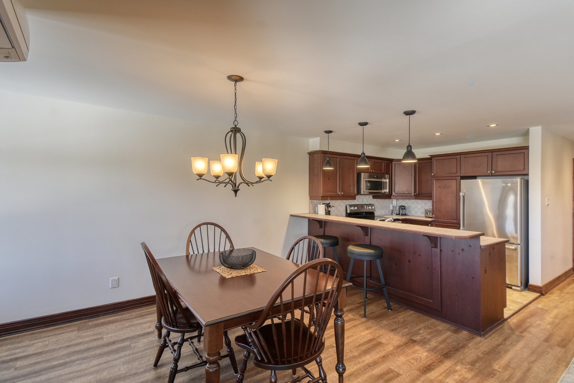 Dining Room - 1-250 Rue Du Mont-Plaisant, Mont-Tremblant, QC - Indoor Photo Showing Dining Room