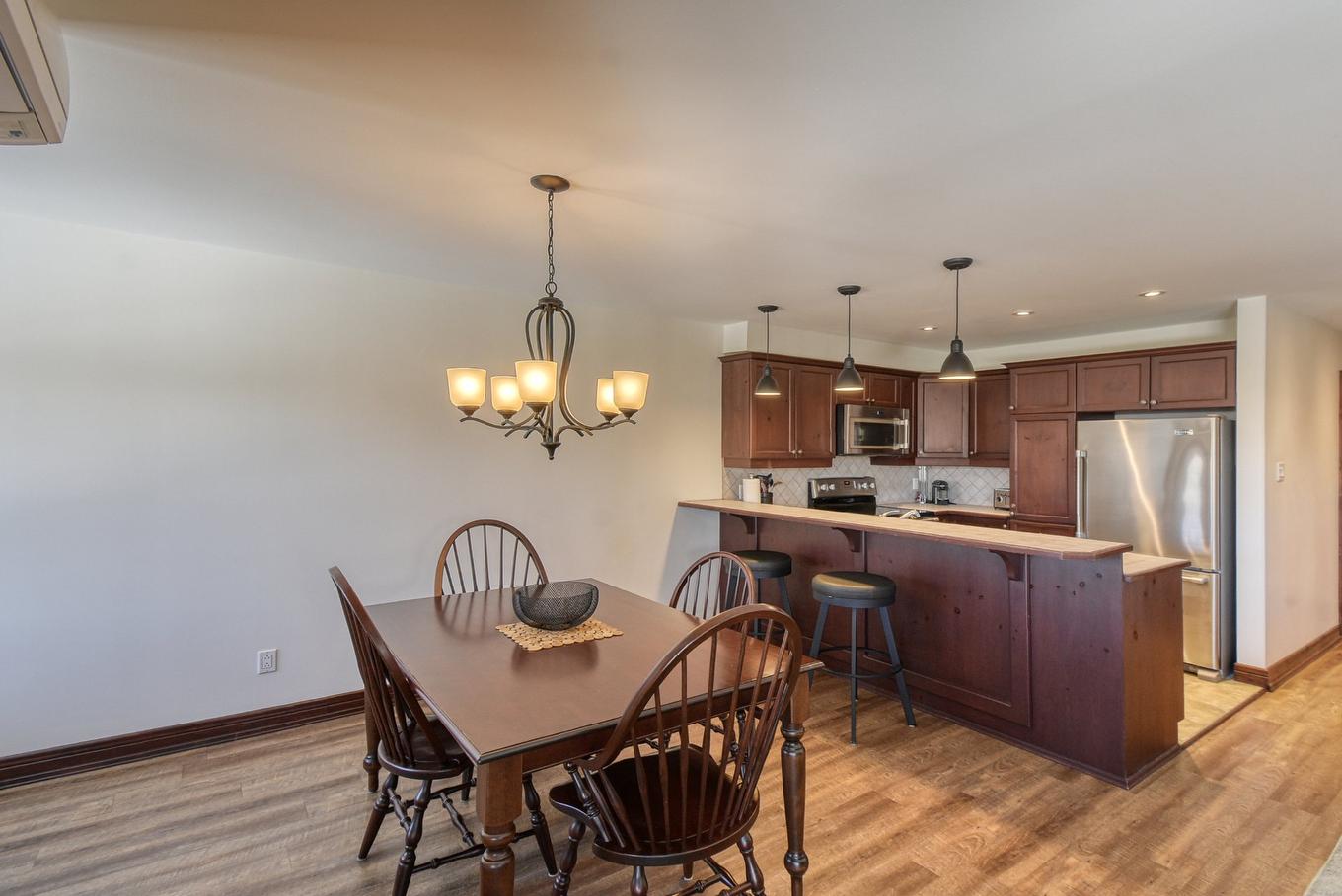 Dining room - 1-250 Rue Du Mont-Plaisant, Mont-Tremblant, QC - Indoor Photo Showing Dining Room