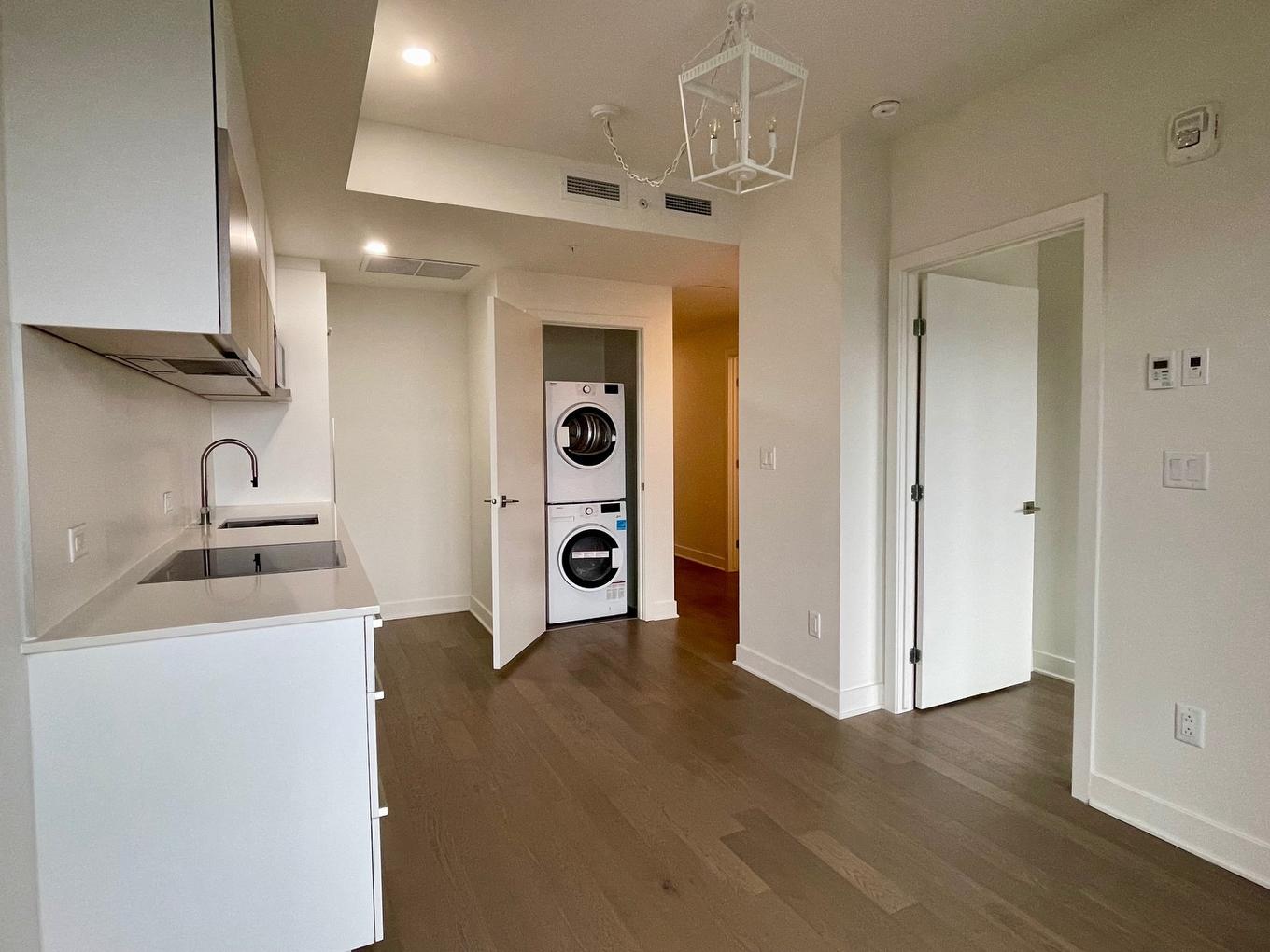 Living room - 1908-628 Rue St-Jacques, Montréal (Ville-Marie), QC - Indoor Photo Showing Laundry Room