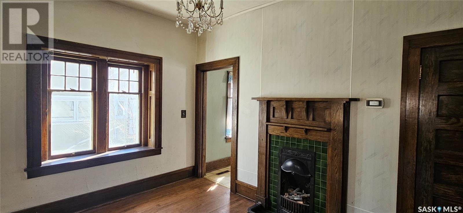 414 2Nd Avenue Nw, Swift Current, SK - Indoor Photo Showing Other Room With Fireplace