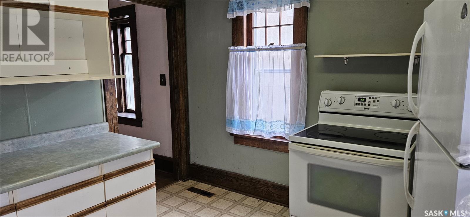 414 2Nd Avenue Nw, Swift Current, SK - Indoor Photo Showing Kitchen