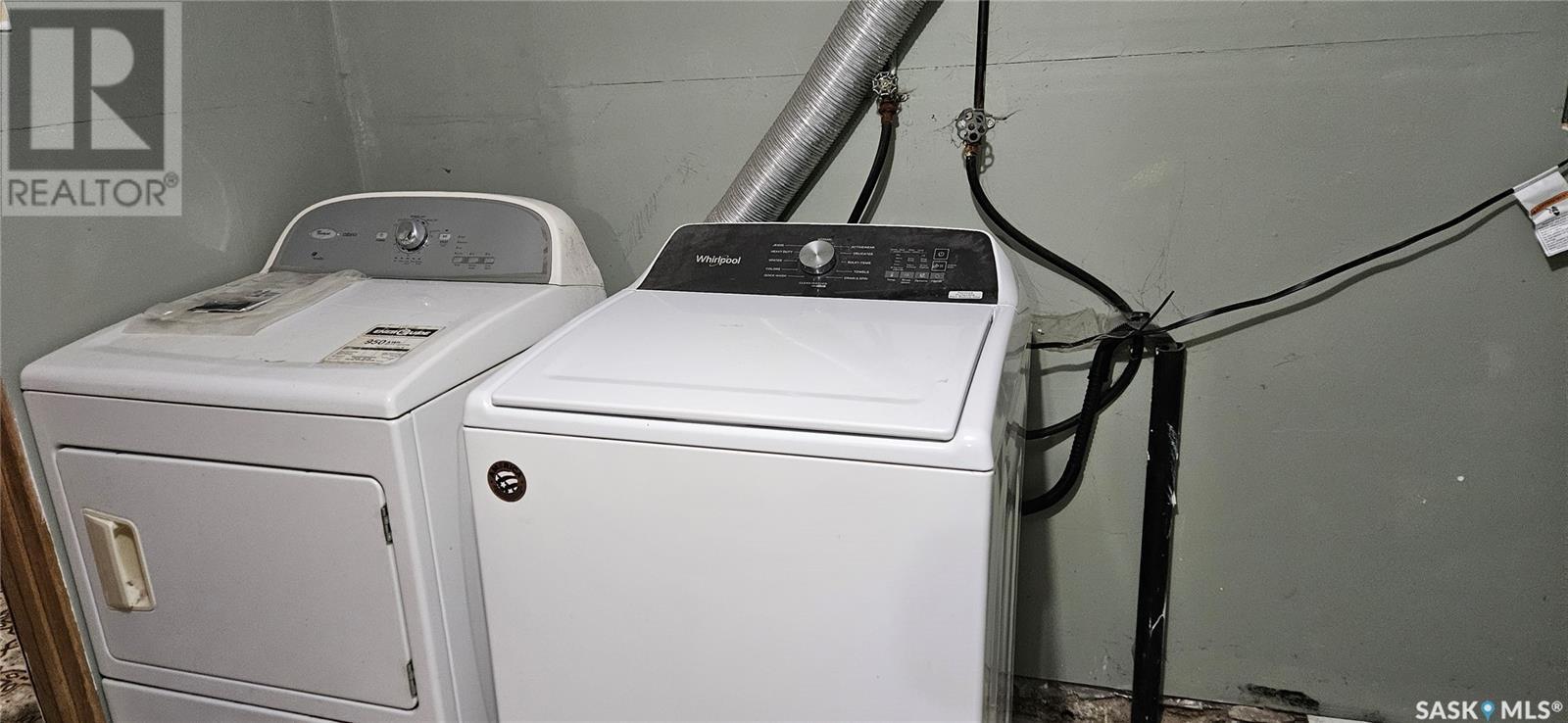 414 2Nd Avenue Nw, Swift Current, SK - Indoor Photo Showing Laundry Room
