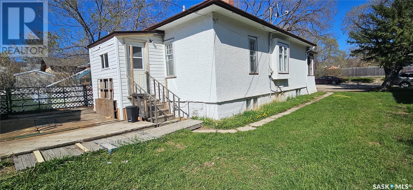 414 2Nd Avenue Nw, Swift Current, SK - Outdoor