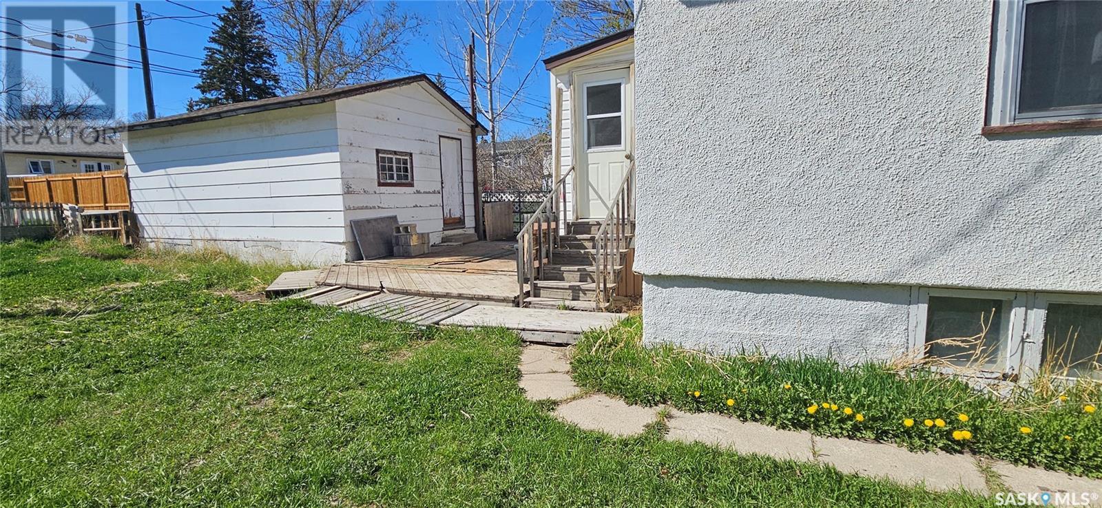 414 2Nd Avenue Nw, Swift Current, SK - Outdoor