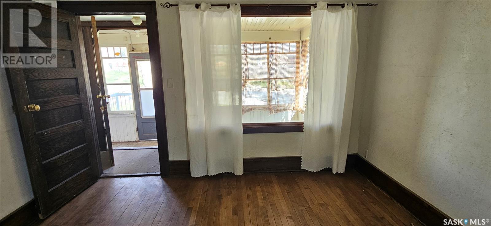 414 2Nd Avenue Nw, Swift Current, SK - Indoor Photo Showing Other Room